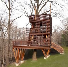 a tree house built into the side of a hill