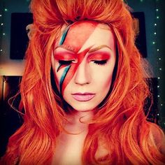 ριитєяєѕт: ıŋ۷σƙıŋɠѕ℘ιяιɬѕ Glitter No Rosto, David Bowie Makeup, David Bowie Costume, Make Carnaval, Mac Pigment, Halloween Make-up Looks, Couples Halloween, Cool Halloween Makeup, Halloween Makeup Looks