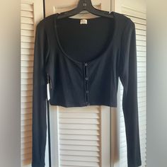 Ribbed Long Sleeved Button Up Crop Top, Never Worn Nwt Black Ribbed Button-up Top, Front Twist Top, Open Back Shirt, Mesh Long Sleeve Top, Poplin Top, Twist Top, Cream Tops, Black Long Sleeve Shirt, Aritzia Wilfred