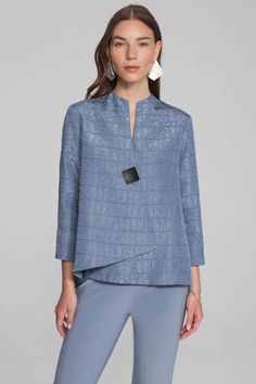 Unleash the magic with Joseph Ribkoff's Quilted Cropped Blazer, where structure meets sophistication in a dreamy embrace! This lightweight layer is your style anthem, boasting a straight, structured fit and a pillowy quilted texture. With a boxy silhouette and an asymmetric hem, this unique blazer flaunts a square butt Serenity Blue, Jacquard Fabric, Retro Stil, Crop Jacket, Designer Outfits Woman, Blue Fabric, Jacket Style, Retro Inspired