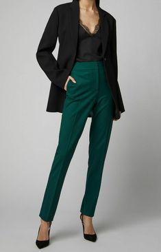 Black And Emerald Outfit, Green Professional Outfit, Teal Pants Outfit Work, Green Slacks Outfit Women, Green Dress Pants Outfit, Pantalon Outfit Dames, Green Trouser Outfit Women, Emerald Green Pants Outfit, Green Outfit Women