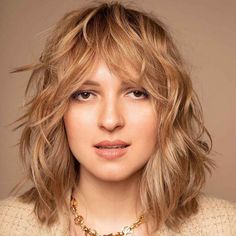 Trendy Bob Hairstyles, Textured Haircut, Hair Color Light Brown, Haircut Inspiration, Midlength Haircuts, Medium Hair Cuts, Light Brown Hair, Jennifer Aniston