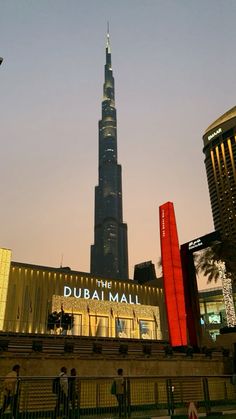 the burjdah mall is lit up at night