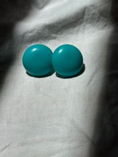 Vintage, small, teal / aqua,  button, earrings.   for pierced ears.  Made out of plastic. In good condition. measurements: 3/4"L x 3/4"W Thrifting Jewelry, Vintage Stud Earrings, Button Earrings, Earrings Studs, Mid Century Vintage, Vintage Jewels, Round Earrings, Jewelry Lover, Vintage Jewellery