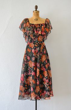 Chiffon Dress Casual Classy, Floral Dress Aesthetic, Chiffon Dress Casual, Chiffon Ruffle Dress, Long Gown Design, Mode Turban, Long Gown Dress