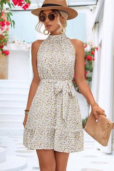 Floral Print Halter Neck Mini Dress – Beachsissi Floral Halter Dress, Picture Style, Halterneck Dress, Daily Dress, Floral Sleeveless, Floral Style, Floral Midi Dress, Look Chic, Mini Black Dress