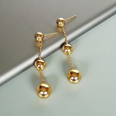 A PAIR of gold plated balls and chains ear dangler. Made of sterling silver Ball size: 6,8,10 mm. Drop length: 5 cm Weight: 5gm Price listed is for a PAIR of hoops. These earrings are made of 925 hypoallergenic sterling silver and comes with a 925 stamp. Can be packaged in a gift box. I can include a personal message from you if needed You are welcome to contact me at... bhavnakwintra1956@gmail.com For more beautiful pieces from my shop, please browse 👇 TOE RINGS: https://www.etsy.com/your/shop Ear Drops Jewellery Gold, Stylish Gold Earrings, Ball Earrings Gold, Gold Earrings Bridal, Necklace Women Gold, Women Gold Chain, Stamp Handmade, New Gold Jewellery Designs, Dangle Earrings Gold