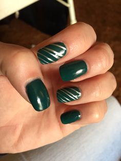 Slytherin Green Nails, Harry Potter Nails Designs Slytherin, Slytherin Acrylic Nails, Slytherin Nails Aesthetic, Slytherin Nails Acrylic, Slytherin Inspired Nails, Harry Potter Nails Slytherin, Slytherin Nail Ideas, Slytherin Nail Art