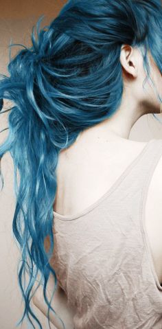 tealy-blue hair color #Hair #Dye looks like my hair color :) <3 www.attitudeholland.nl Hair Color Blue, Dye My Hair, Hair Color Dark, Mermaid Hair, Shampoos