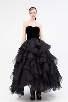 Luxury Tulle Evening Dress With Sweetheart Neckline, Luxury Tulle Strapless Dress For Women, Black Tulle Dress Veaul, Black Swan Moment Dress, Luxury Strapless Dress With Sweetheart Neckline And Tulle Skirt, Luxury Strapless Tulle Dress, Luxury Strapless Dress With Tulle Skirt For Prom, Luxury Organza Strapless Dress With Sweetheart Neckline, Luxury Strapless Tulle Skirt Dress For Prom