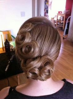 Vintage hair Pinned Curls Updo, 1920s Hair Updo, 1950s Updo Hairstyles, 50s Updo Hairstyles, 50s Updo, Old Hollywood Hair Updo, Pincurl Updo, 1950s Updo, Vintage Updo Hairstyles