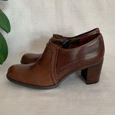 Brown Leather Western Stitched Design Rounded Toe Side Zipper Block Heel Ankle Booties Woman’s 8.5m Brand New Brown Ankle-high Heels For Work, Ankle-high Brown Heels For Work, Liz Claiborne, Womens Boots Ankle, Stitch Design, Ankle Booties, Block Heels, Bootie Boots, Brown Leather