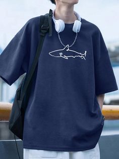 Azul Marino Casual Collar manga corta Poliéster Dibujos animados  Embellished Elástico Ligero Verano Blue Outfit Ideas Men, Shein Outfits For Men, Nonbinary Fashion, Shark Clothes, Masculine Shirts, Oversized Shirt Men, Hawaii Shirts, Fish Shirt, Nerd Fashion