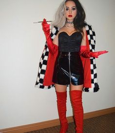 Easy Girl Halloween Costumes, Pelottava Halloween, Makeup Zombie, Cruella Deville, Trendy Halloween Costumes, College Halloween