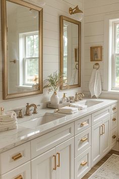 Bright and Beautiful Shiplap Bathroom, Dream Life House, Beautiful Houses Interior, Casa Vintage, Bathroom Design Inspiration, Dream Bathrooms, Dream House Interior, Bathroom Renos