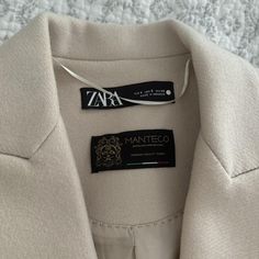 Zara Cream and tan coat - 
Size small 
Great condition 

#zara #zaracoat #bershka #bershkacoat #beigecoat Tan Coat, Zara Coat, Beige Coat, Coat Women, Women's Coat, Coats For Women, Quality Fabric, Zara, Cream