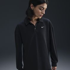 This polo's structured collar and midweight cotton fabric keep it classic. Its oversized fit adds a laid-back vibe. Polo Oversize, Oversized Polo, Oversized Long Sleeve Shirt, Women Lifestyle, Long Sleeve Polo, Nike Shirts, T-shirt Polos, Oversized Tshirt, Nike Sportswear