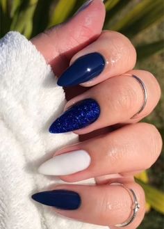 Blue And White Nails, Chic Nails, Nail Polishes, Stiletto Nails, Perfect Nails, Nude Nails, Blue Nails, Nail Designer, Almond Nails