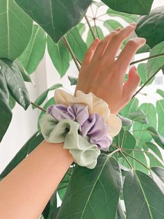 Montgomery Aesthetic, Hair Butterfly, Butterfly Plant, Hair Ties Diy, Diy Hair Scrunchies, Scrunchie Styles, Scrunchies Diy, Diy Crafts For Girls, Butterfly Butterfly