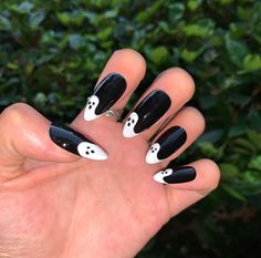 Ghost On Nails, Cute Halloween Nails Simple, Ghost Nail, Toxic Products, Halloween Press On Nails