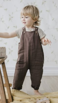 Gender Neutral Kids Clothes, Childrens Clothes Boys, Kids Fall Outfits, Baby Ootd, Family Photoshoot Outfits, Kids Wardrobe, Cute Baby Pictures