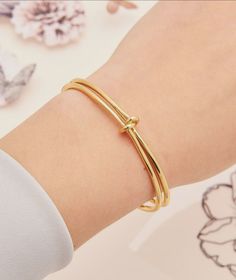 Simple Gold Bangle, Cuff Bracelet Gold, Gold Bangles For Women, Jewelry Bracelets Gold, Gold Rings Fashion, Gold Ring Designs, Bangles Jewelry Designs, Gold Jewelry Simple