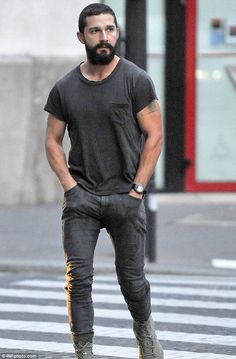 Shia LaBeouf Street Style Vintage, Mens Rugged, Shia Labeouf, Rugged Men, Mens Fashion Rugged, Hipster Mens Fashion, Rugged Style, Outfit Trends