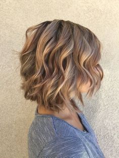 Wavy Curly Bob Hairstyles for Women Soft Curls Short Hair, Hair Highlights And Lowlights, Beach Wave Hair, How To Curl Short Hair, Curly Bob Hairstyles, Lily Collins