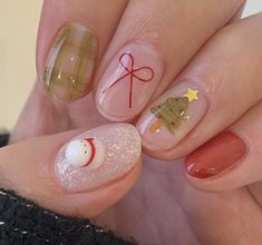 Gel Nail Inspo Christmas, Cute Gel Christmas Nails, Winter Gel Nails Short Simple, Christmas Nails Japanese, Korean Xmas Nails, Choco Cat Nails, Short Natural Nail Christmas Designs, Short Nail Winter, Winter Nail Designs Christmas