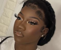 Gold Glitter Under Eye Makeup, Gold Jewelry Formal Dress, Birthday Makeup For Dark Skin, Champagne Gold Makeup Look, Makeup Ideas Black Women Prom, Gold Homecoming Makeup Looks, Natural Beat Makeup With Rhinestones, Prom Make Up For Black Women, Gold Eye Makeup With Rhinestones