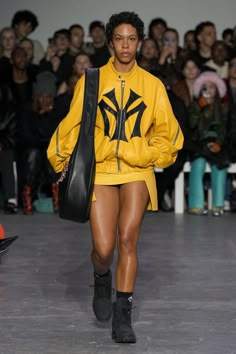 Celebrity Wall, Rap Culture, Yellow Streetwear, Deshaun Watson, London Fashion Weeks, Oakland Athletics, Streetwear Fashion Women, Style Streetwear, Streetwear Outfit