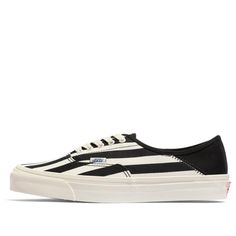 Striped Low-top Sneakers For Streetwear, Sporty Striped Sneakers For Streetwear, Sports Sneakers, Vans Shop, Fashion Victim, Black Sneakers, Stylish Sneakers, Vans Old Skool Sneaker, Sneakers Shoes