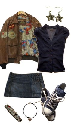 Even Stevens Tawny Outfits, Modest Mouse Aesthetic, Accessories To Make Your Outfit Better, Barnes And Noble Outfit, Grunge Disney Outfits, Fall Aesthetic Fits, Fall Outfits 2000s, First Date Ideas Outfit, Fall Outfits Leather Jacket