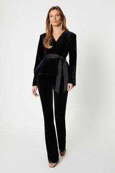 This black velvet peplum blazer is the perfect addition to your formal event or party outfit. Made from high-quality velvet material, it exudes elegance and sophistication, making you stand out from the crowd. Satin Belt, Peplum Blazer, Velvet Flares, Satin Trousers, Velvet Pants, Flare Trousers, Petite Tops, Dress Suits, Petite Dresses