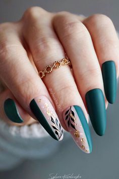 Dark Spring Nails, Nail Art Vert, Teal Nail Designs, Matte Nail Art, Halloween Nails Easy, Teal Nails, Dark Green Nails, Green Nail Art, Green Nail Designs