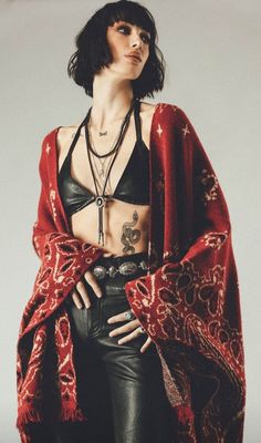 Red Masculine Outfits, Oc Lineup, Leo Cruz, Western Poncho, Hippie Rock, Estilo Hippie, Zoe Kravitz, Black Mamba, Character Outfits