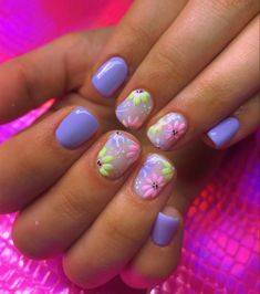 Simple Nail Art Colorful, Floral Gel Nails Short, Spring Nails Powder Dip, 2023 Dip Nail Trends, Funky Nail Art Spring, Cute Neon Nails Short, Spring Powder Dipped Nails, Funky Summer Nail Art, Cute Dip Powder Nails Summer