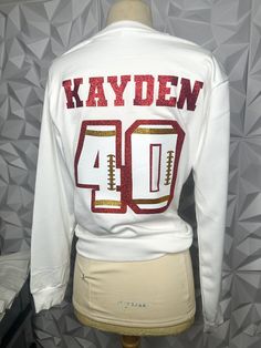 Football Hoodie Ideas, White Sports Fan Tops, White Winter Sports Fan Tops, Football Couples Shirts, Basketball Shirts For Girlfriends, Football Gf Outfits, Football Gf Shirts, Football Girlfriend Outfits, Football Girlfriend Shirts Ideas