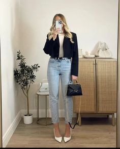 Classy Old Money Outfits, Winter Outfits Business, Hairstyles Old Money, Aesthetic Business Casual, Winter Old Money, Semi Formal Outfits For Women, Old Money Outfits Women, Work Outfit Inspiration, Outfits Con Jeans