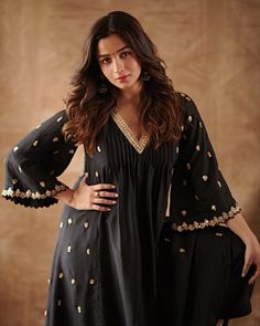 Black Anarkali Dress, डिजाइनर कपड़े, Black Anarkali, Silk Anarkali, Heavy Dresses, Anarkali Dress Pattern, Kurti Designs Party Wear, Kurta Designs Women, Designer Dresses Casual