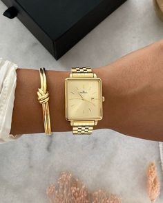 Thick Gold Bracelet For Women, Good Watch Women, Watch Styling Women, Women’s Gold Watch, Designer Jewelry High End, Ladies Watches Classy Elegant, Gold Bracelet For Women Classy, Expensive Style, Luxury Life Aesthetic