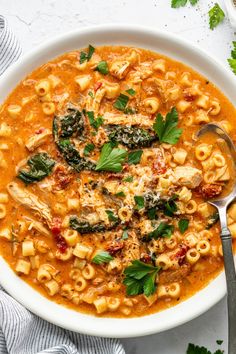 Rich & creamy Marry Me Chicken Soup is hearty and filling with shredded chicken, pasta, sun dried tomatoes & cream. Ready in just 30 minutes! Pasta Sun Dried Tomatoes, Shredded Chicken Pasta, Mason Jar Meal Prep, Marry Me Chicken, 30 Minute Dinners, Snack Bites, Mason Jar Meals, Small Pasta, Savory Soups