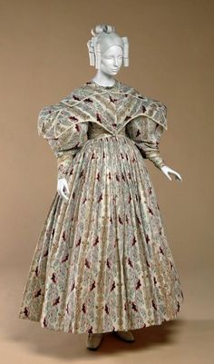 1800s Clothes, 1830 Dress, Romanticism Fashion, 1830s Dress, History Dress, Giant Cake, Victorian Dresses, Historical Dress