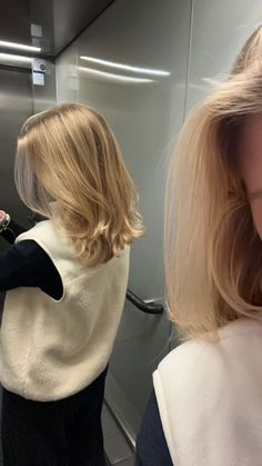 Cute Haircut For Women, Blonde Mid Hair Length, Blonde Lob With Layers, Fine Hair Blonde Bob, Short Hair Light Layers, Above Shoulder Length Hair Blonde, Medium Blonde Lob, Haircuts For Stick Straight Hair