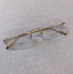 Vintage Glasses Aesthetic, 90s Glasses, Glasses Inspiration, Glasses Trends, Tom Ford Glasses, Cool Glasses, Cute Glasses