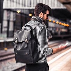 Mens bag classic interior forms stunning idea for gift. Black rucksack is essential for everyday hustle and bustle. It is appropriate for being carried with casual look, doesnt contradict with formal clothes. It’s a perfect work-life balance that is embodied into top handle laptop backpack. Such Leather Backpack Men, Hipster Backpack, Macbook Bag, Mens Bag, Black Rucksack, Leather Backpack For Men, Leather Weekender, Leather Rucksack, Leather Roll