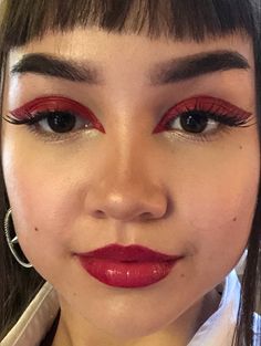 Red Makeup Festival, Subtle Red Eyeshadow, Red Butterfly Makeup, Wavy Eyeliner, Going Out Makeup Looks, Make Up Bold, Red Eye Makeup Looks, Red Cut Crease, Red Eyeshadow Looks