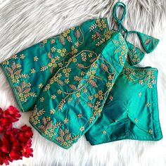 Price__1050 free shipping 

Blouse Design *RAJESHREE*

Blouse has jari ,thread ,ton to ton beads handwork and khatli hand work

Blouse material heavy banarasi silk

Blouse has froent open paterrn

Blouse size making 38

Alterupto *40*

BEAUTIFUL HANDWORK LATKAN