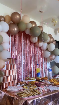 #birthday #buffet Pink And Gold Birthday Party, 90s Party, Party Buffet, Birthday Board, 11th Birthday, Gold Birthday, 15th Birthday, 16th Birthday, Party Girls