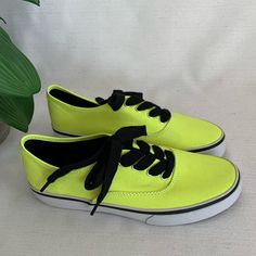 Soda Highlighter/Neon Black Lace Up Sneaker Shoes Woman’s 7 Brand New Casual Neon Lace-up Sneakers, Casual Neon Yellow Sneakers For Summer, Neon Yellow Lace-up Sneakers For Spring, Neon Casual Sports Sneakers, Casual Neon Yellow Sneakers With Round Toe, Neon Lace-up Casual Sneakers, Casual Neon Yellow Round Toe Sneakers, Neon Casual Lace-up Sneakers, Casual Neon Low-top Sneakers